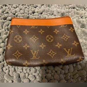 LV logo patterned zipper change purse wallet